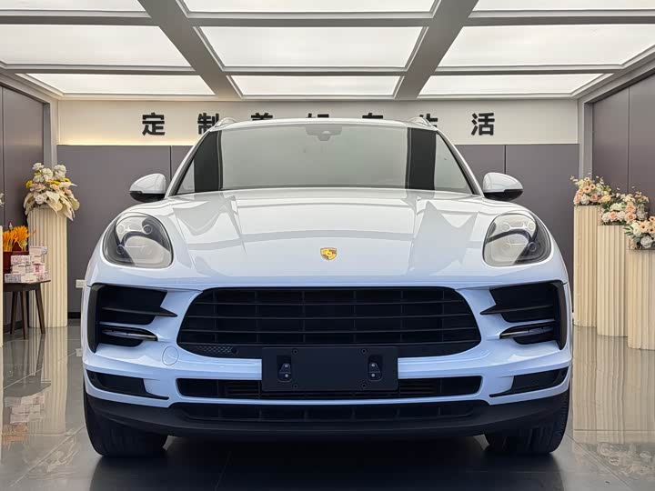 Porsche Macan 2018 Macan 2.0 T — фото 2