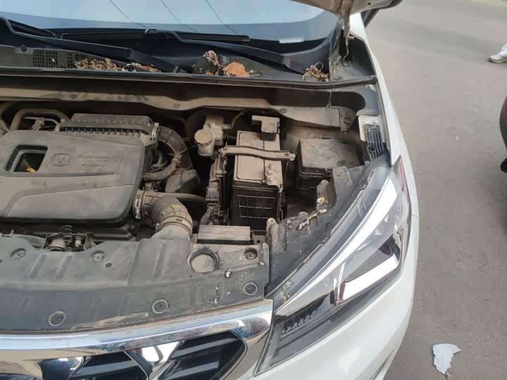 Changan CS15 2016 1.5 L MT — фото 21