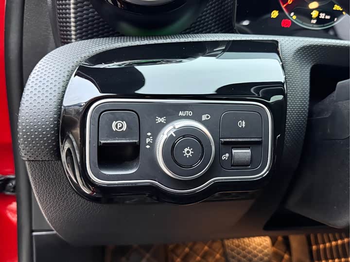 Mercedes-Benz A-Class 2022 A 200 L — фото 13