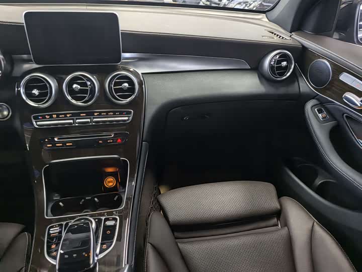 Mercedes-Benz GLC 2018 GLC 260 4 MATIC Luxury — фото 8