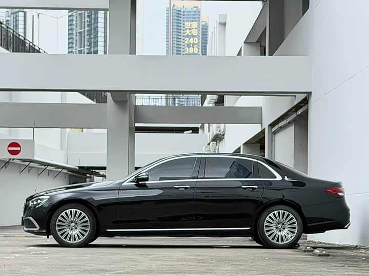 Mercedes-Benz E-Class 2023 E 300 L Luxury — фото 3