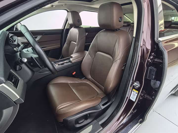 Jaguar XFL 2018 XFL 2.0 T 250 PS — фото 18