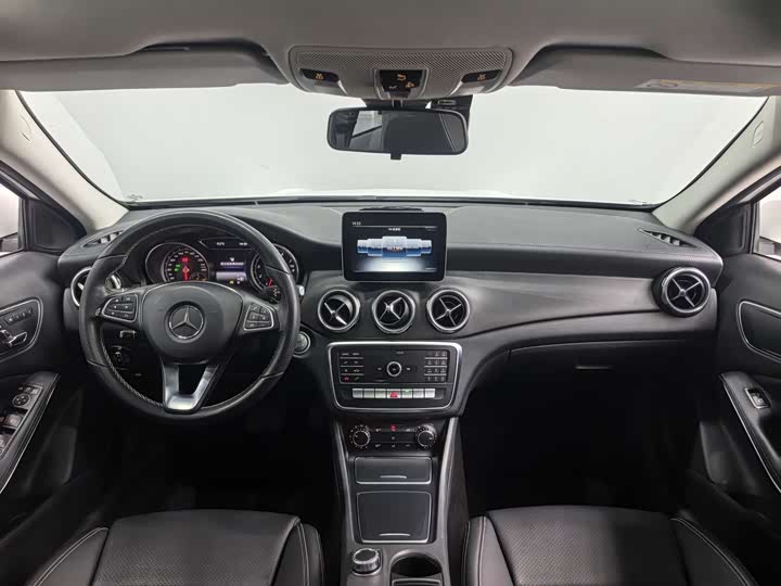 Mercedes-Benz GLA 2018 GLA 200 — фото 11