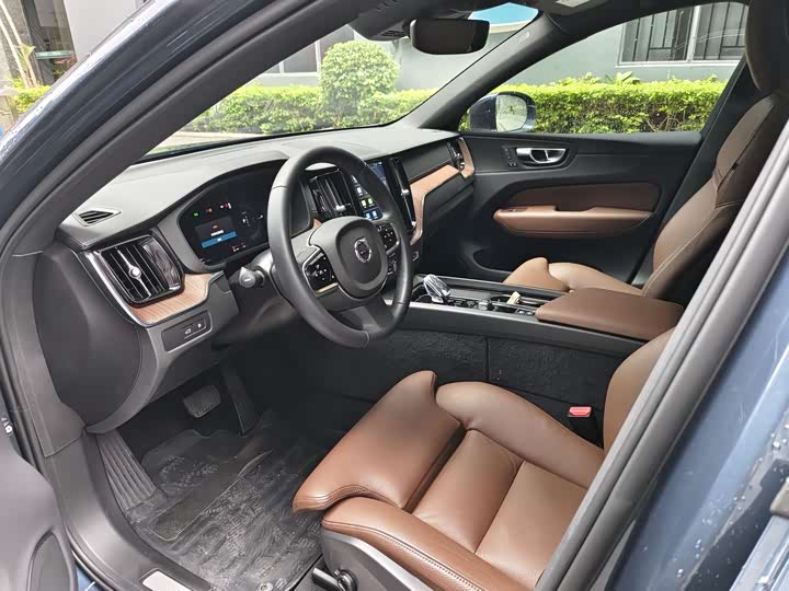 Volvo XC60 Hybrid 2023 T 8 PHEV 4 WD — фото 5