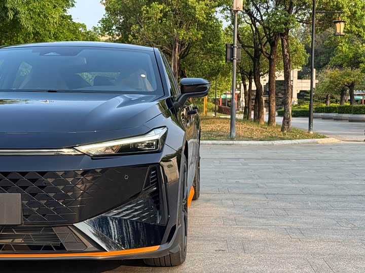 Changan UNI-V 2024 1.5 T Sport — фото 21