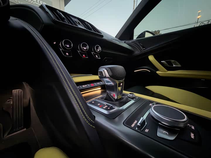 Audi R8 2017 V 10 Spyder — фото 20