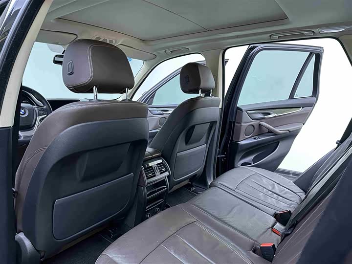 BMW X5 2014 x Drive 35i Leading — фото 10