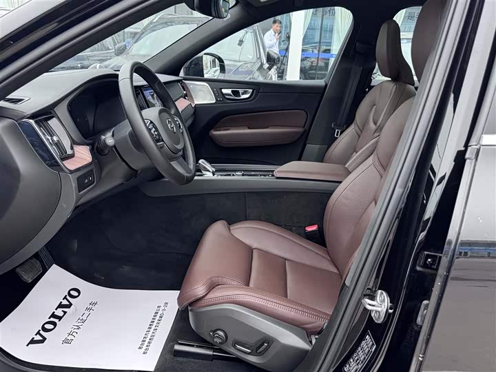Volvo XC60 Hybrid 2025 Hybrid 4 WD — фото 11