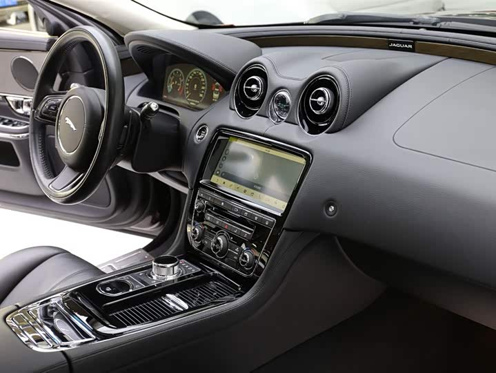 Jaguar XJ 2018 XJL 3.0 SC 2 WD — фото 15
