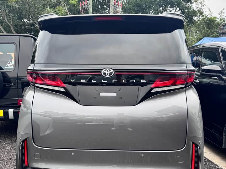 Toyota Vellfire — фото 3