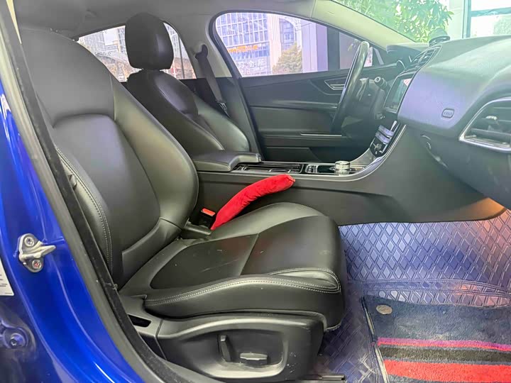 Jaguar XEL 2019 2.0 T 200 PS — фото 13