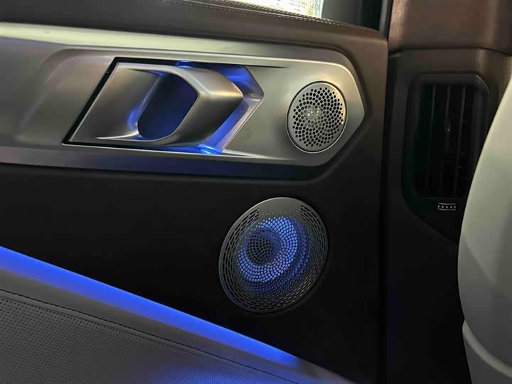BMW XM 2023 Base — фото 16