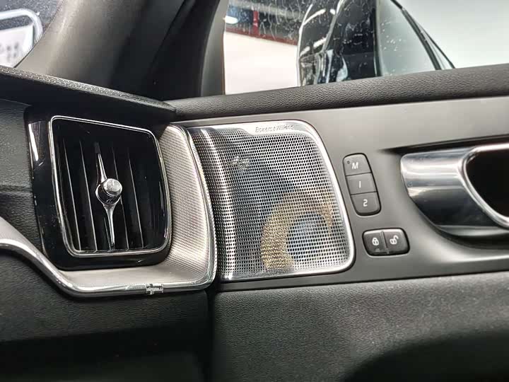 Volvo XC60 2020 T 5 4 WD — фото 16