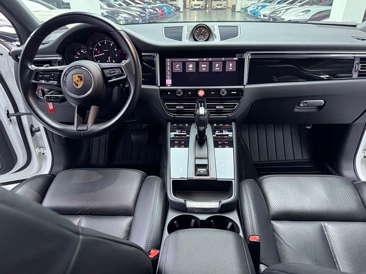 Porsche Macan 2022 Macan 2.0 T — фото 11