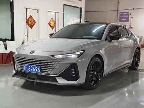 Changan UNI-V 2023 1.5 T Premium — фото 10