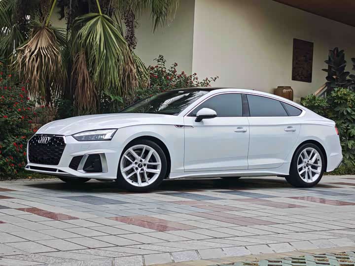 Audi A5 2022 Sportback 40 TFSI — фото 1