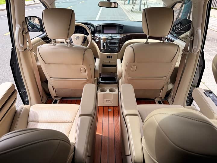Nissan Quest — фото 11