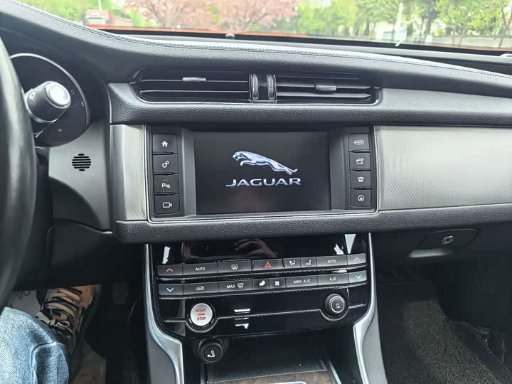 Jaguar XFL 2017 XFL 2.0 T 240 PS — фото 14