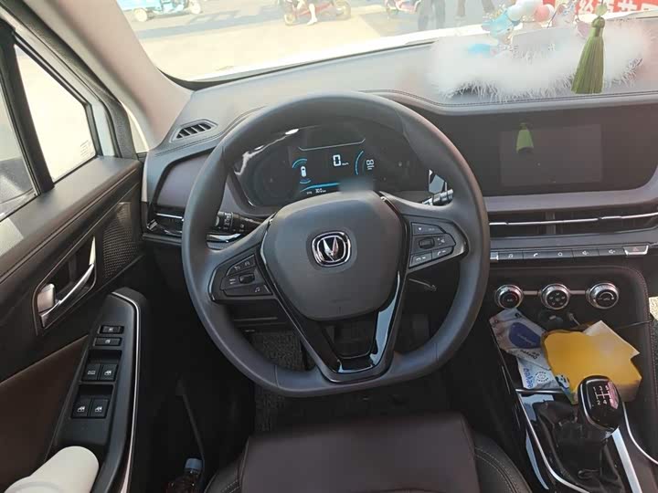 Changan CS15 2019 1.5 L MT VI — фото 3