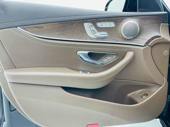Mercedes-Benz E-Class 2019 E 300 L Luxury — фото 9