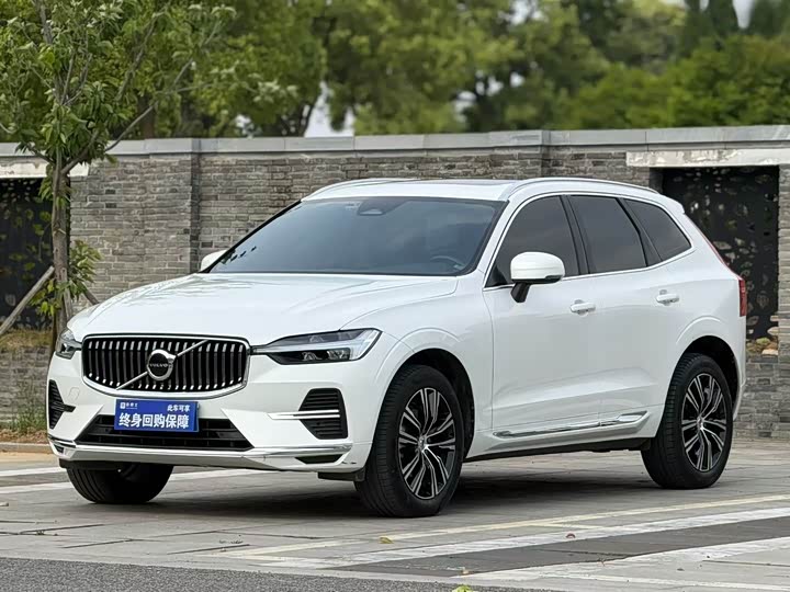 Volvo XC60 2022 B 5 4 WD — фото 1