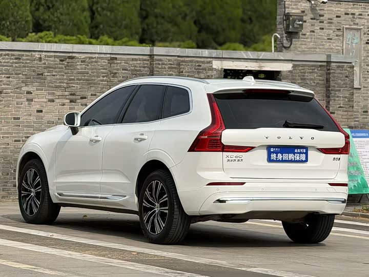 Volvo XC60 2022 B 5 4 WD — фото 3