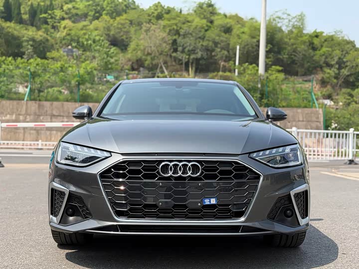 Audi A4L 40 TFSI стиль-динамик — фото 2