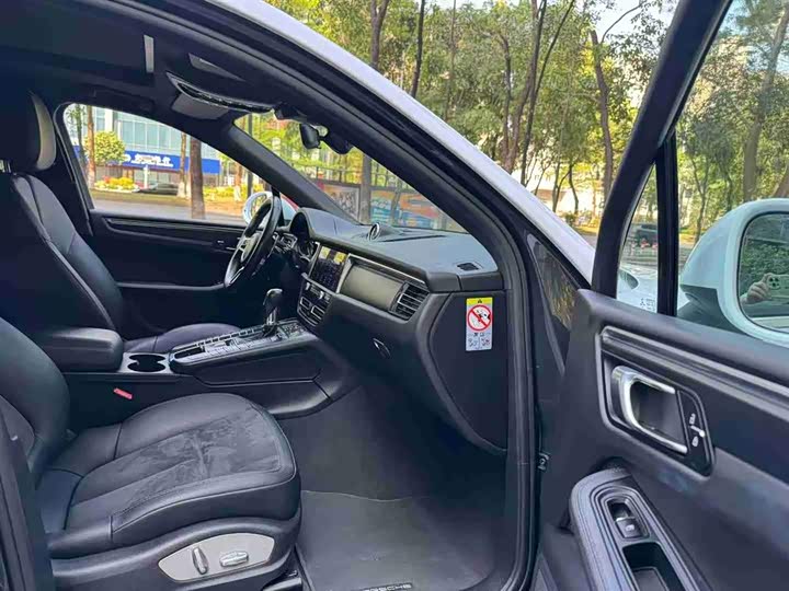 Porsche Macan 2018 Macan 2.0 T — фото 8