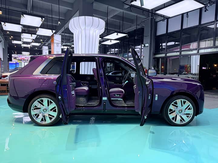 Rolls-Royce Cullinan — фото 16