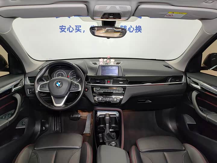 BMW X1 2018 s Drive 18 Li — фото 18