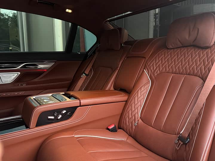 BMW 7-Series 2018 750 Li x Drive M — фото 21