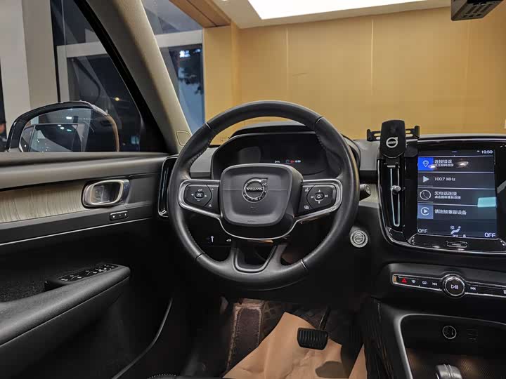 Volvo XC40 2020 T 3 — фото 15