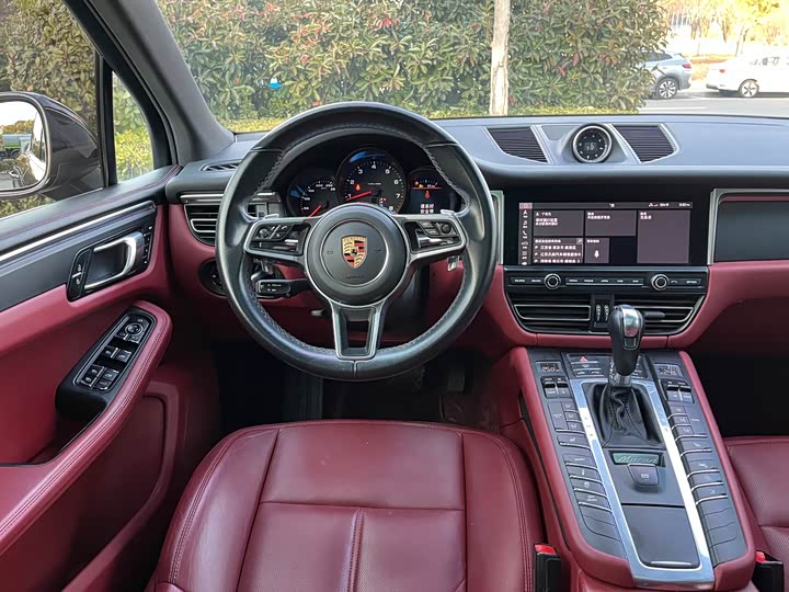 Porsche Macan 2018 Macan 2.0 T — фото 9