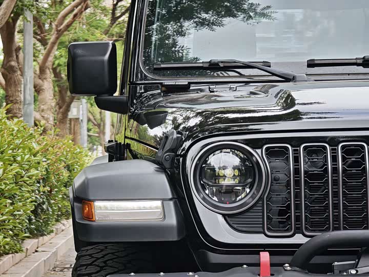 Jeep Wrangler — фото 15