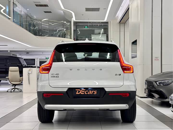 Volvo XC40 2025 B 4 WD — фото 5