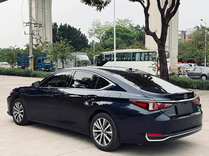 Lexus ES 2020 200 — фото 4