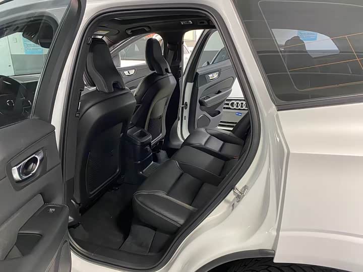 Volvo XC60 Hybrid 2021 T 8 E Hybrid — фото 12