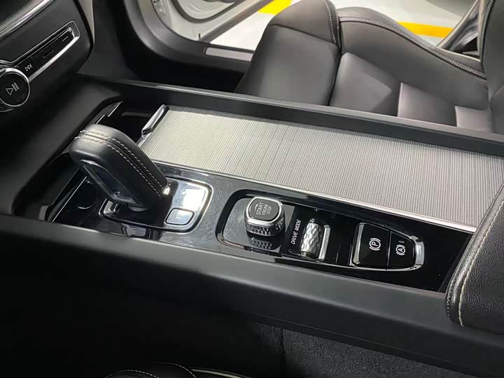 Volvo XC60 Hybrid 2021 T 8 E Hybrid — фото 17