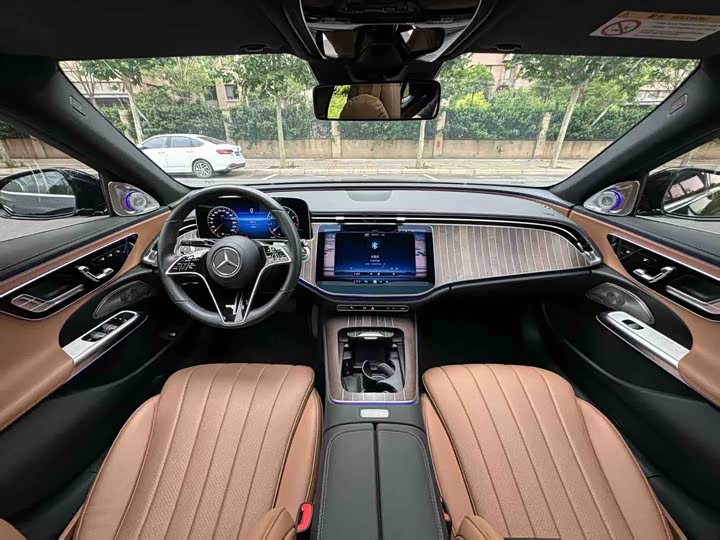 Mercedes-Benz E-Class 2024 E 260 L — фото 4