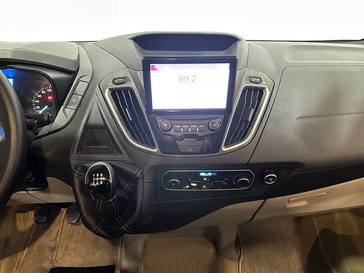 Ford Tourneo — фото 10