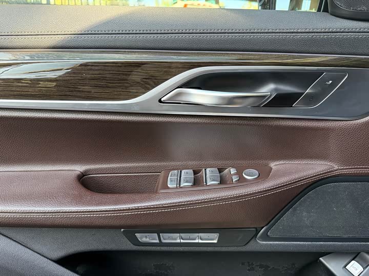 BMW 7-Series 2016 730 Li Leading — фото 13