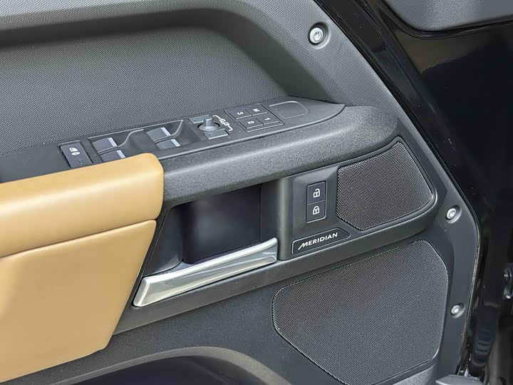 Land Rover Defender — фото 12