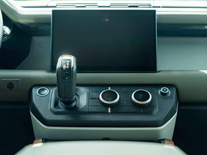 Land Rover Defender — фото 15