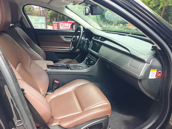 Jaguar XFL 2019 XFL 2.0 T 250 PS 2 WD — фото 16