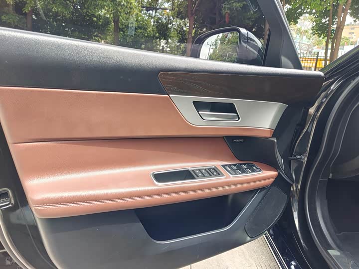 Jaguar XFL 2019 XFL 2.0 T 250 PS 2 WD — фото 7