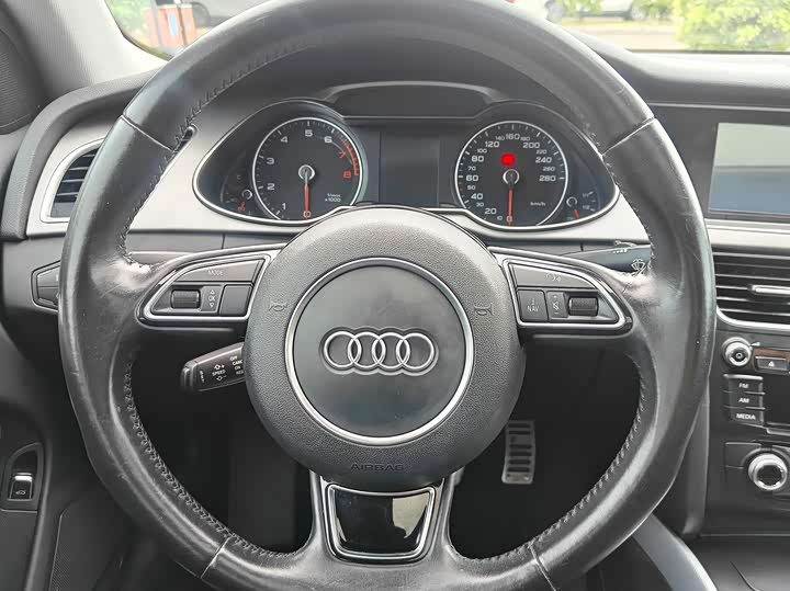 Audi A4L 35 TFSI автомат стандарт — фото 18