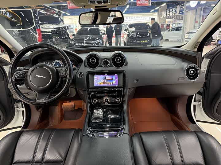 Jaguar XJ 2016 XJL 3.0 SC 2 WD — фото 4