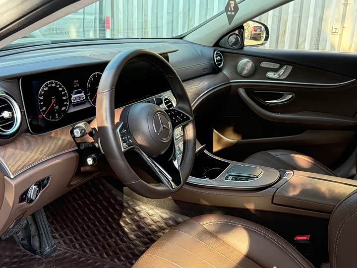 Mercedes-Benz E-Class 2017 E 300 L Luxury — фото 4
