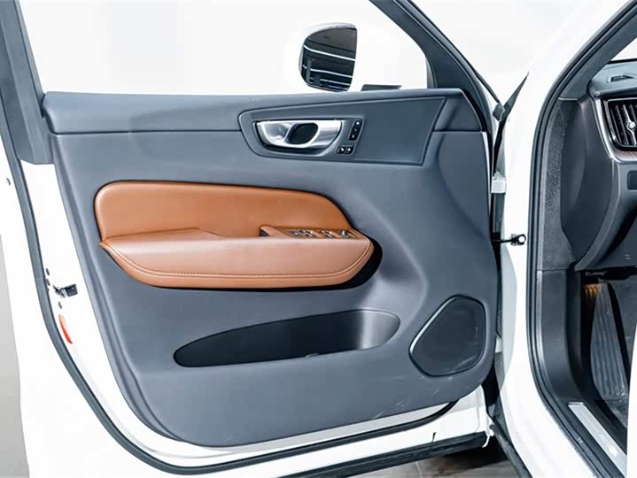 Volvo XC60 Hybrid 2023 T 8 PHEV 4 WD — фото 18