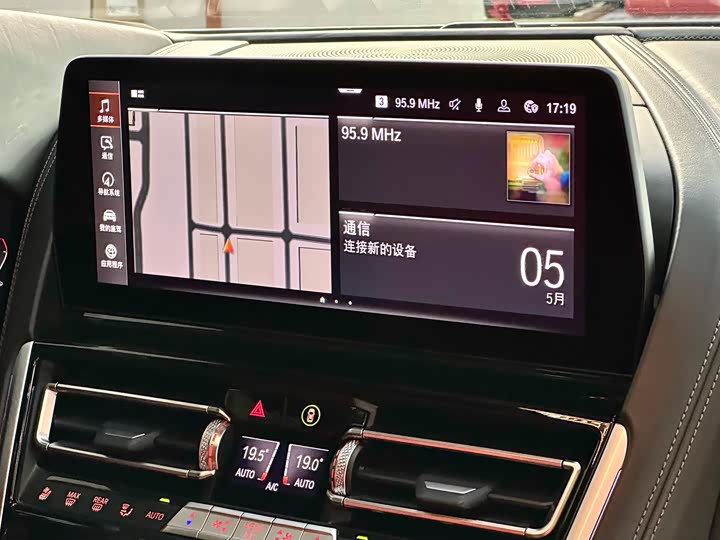 BMW 8-Series 2022 840i x Drive M — фото 28